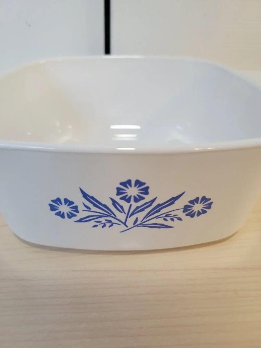 Vintage CORNINGWARE Blue Cornflower 1.5-Quart Casserole Dish w/ Chipped Lid